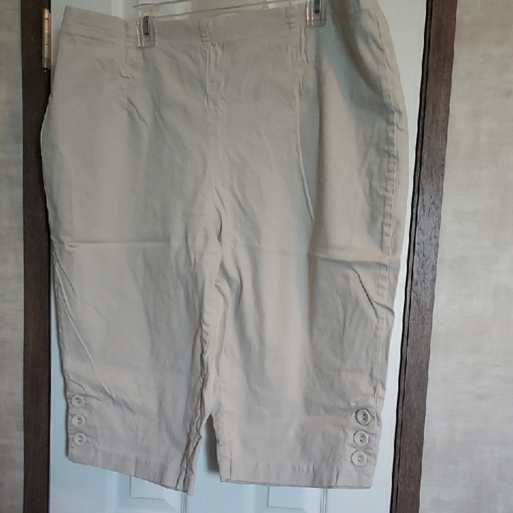 Beige Button-Detail Capris